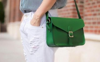 绿色包包与衣服颜色搭配好看吗 绿色的三个最佳配色